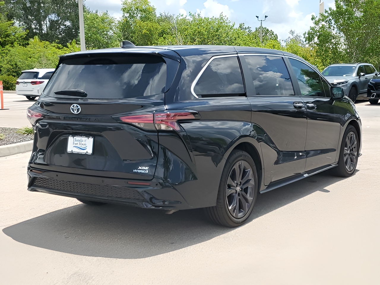 Vehicle image 37 of 40