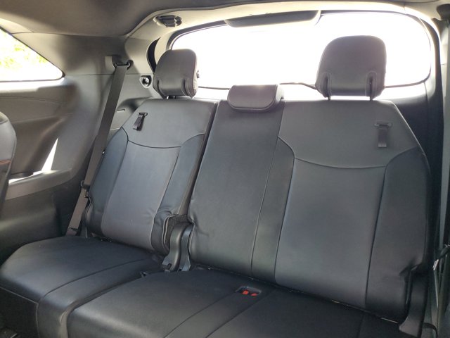 Vehicle image 17 of 40