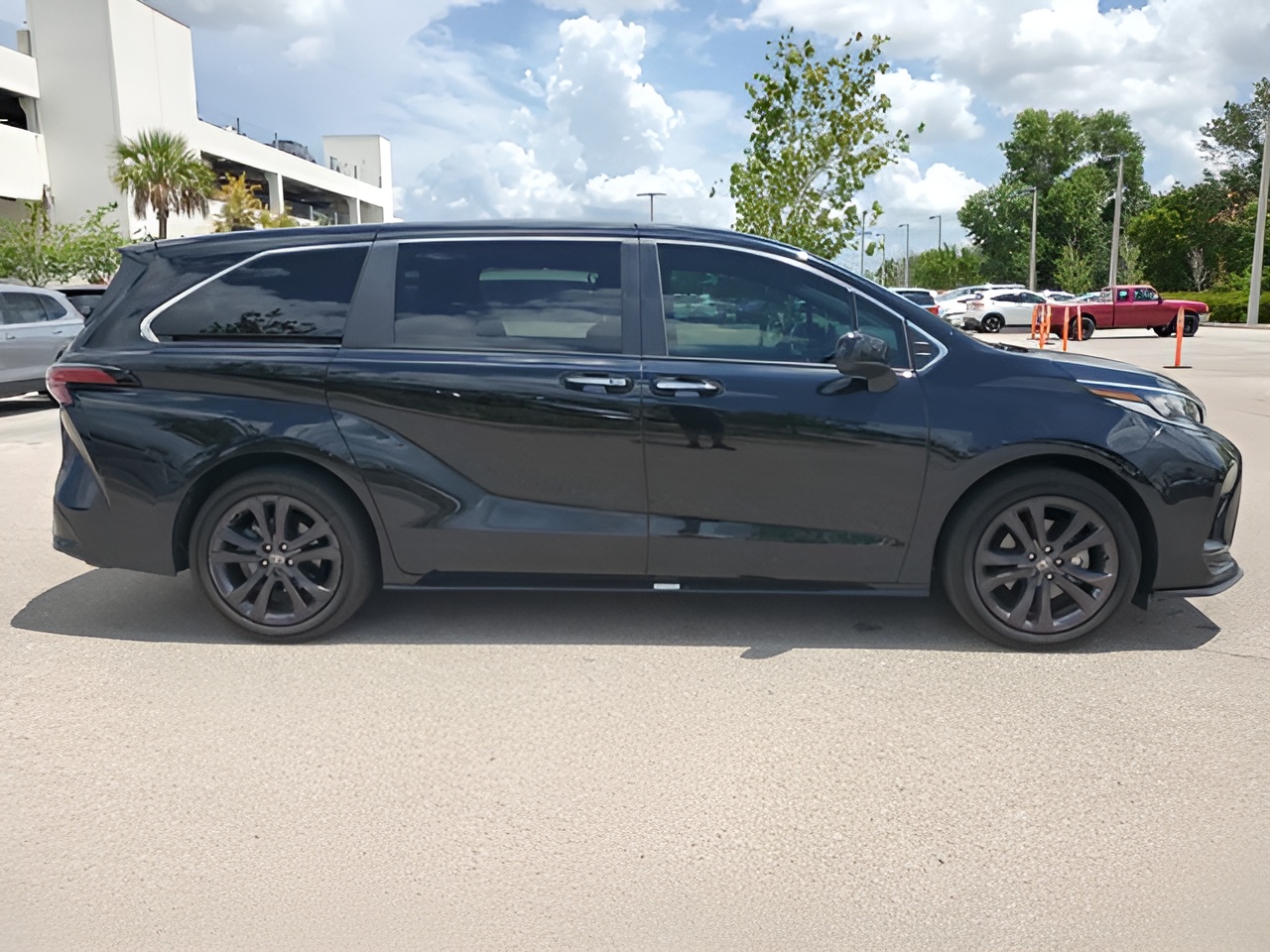 Vehicle image 36 of 40