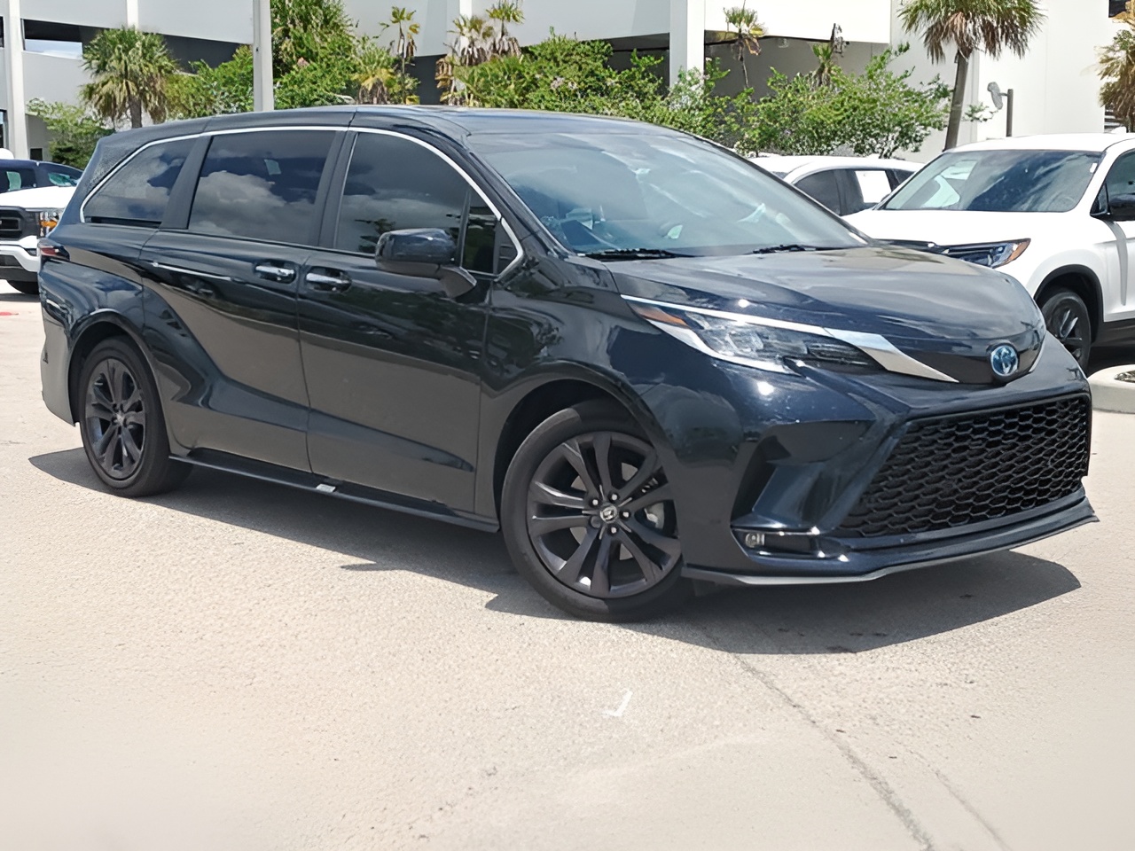 Vehicle image 34 of 40