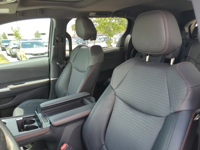 Vehicle image 23 of 40