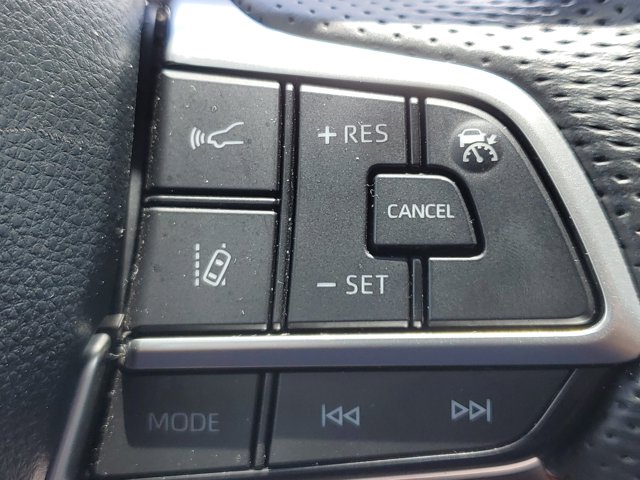 Vehicle image 27 of 40