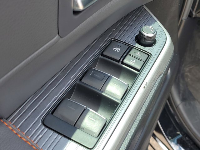 Vehicle image 25 of 40