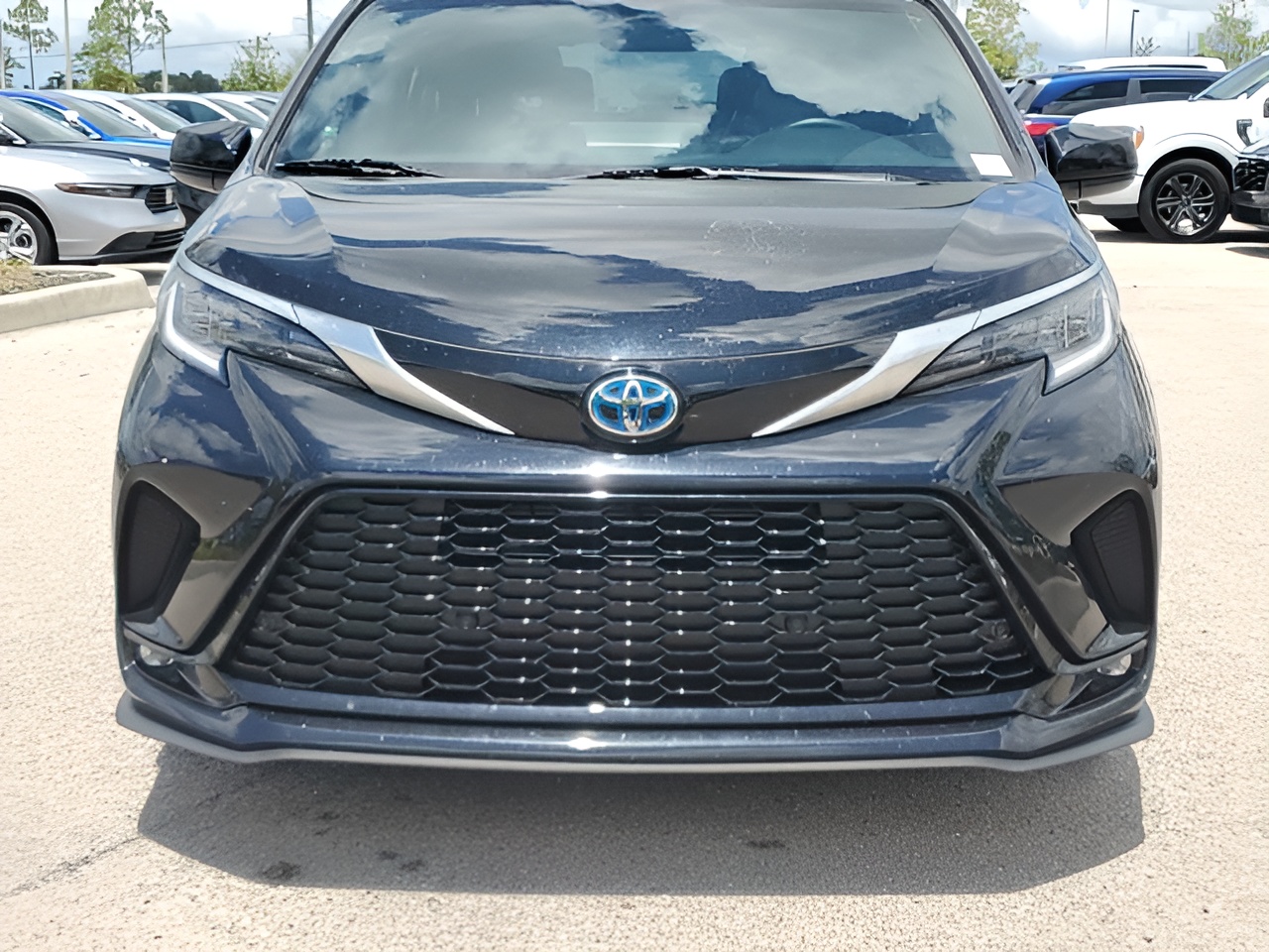 Vehicle image 33 of 40