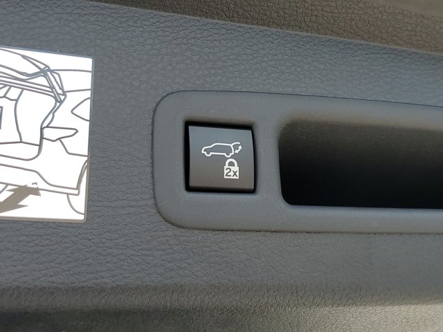 Vehicle image 15 of 40
