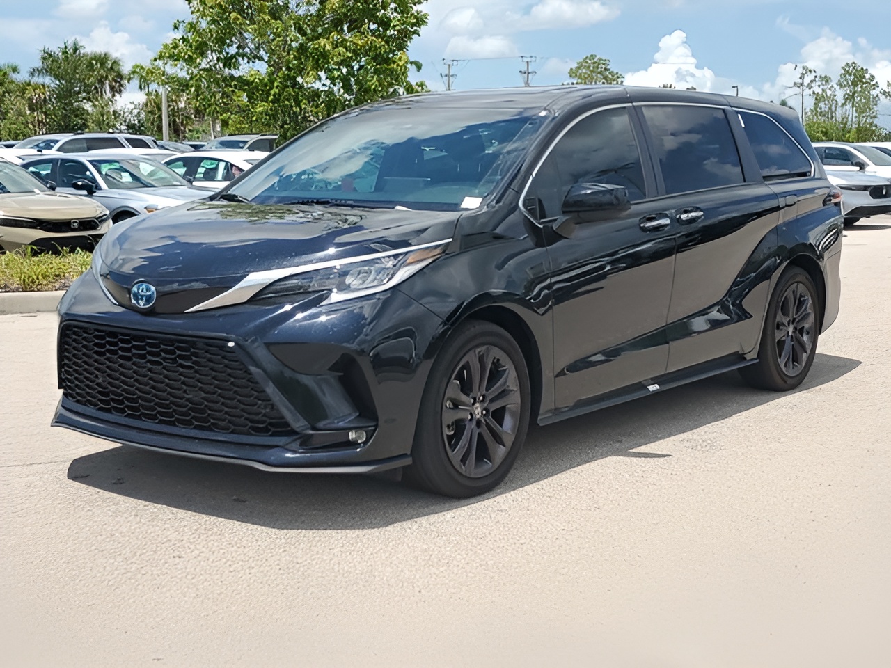Vehicle image 32 of 40