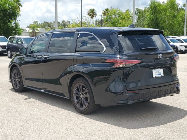 Vehicle image 8 of 40