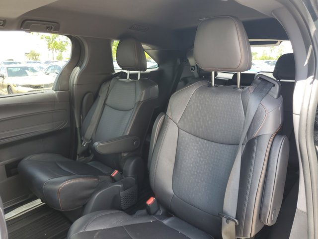 Vehicle image 16 of 40