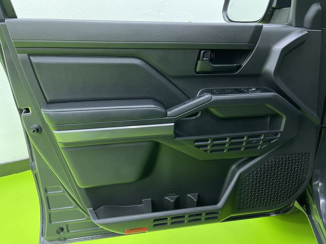Vehicle image 16 of 29