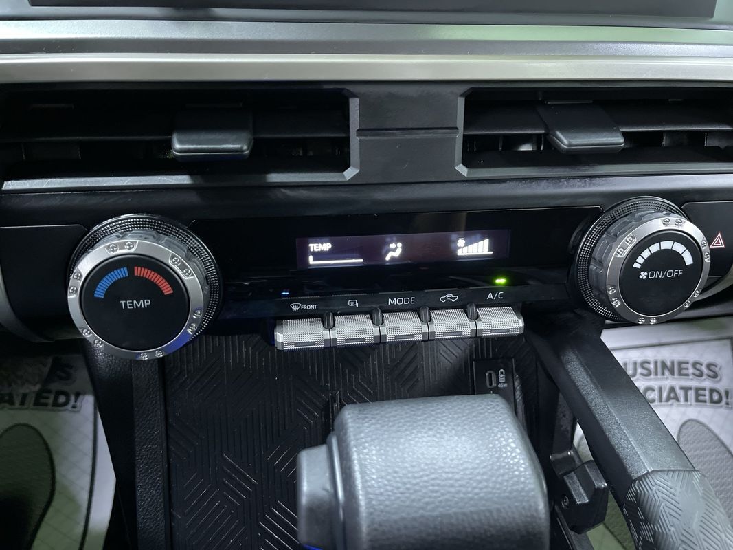 Vehicle image 23 of 29
