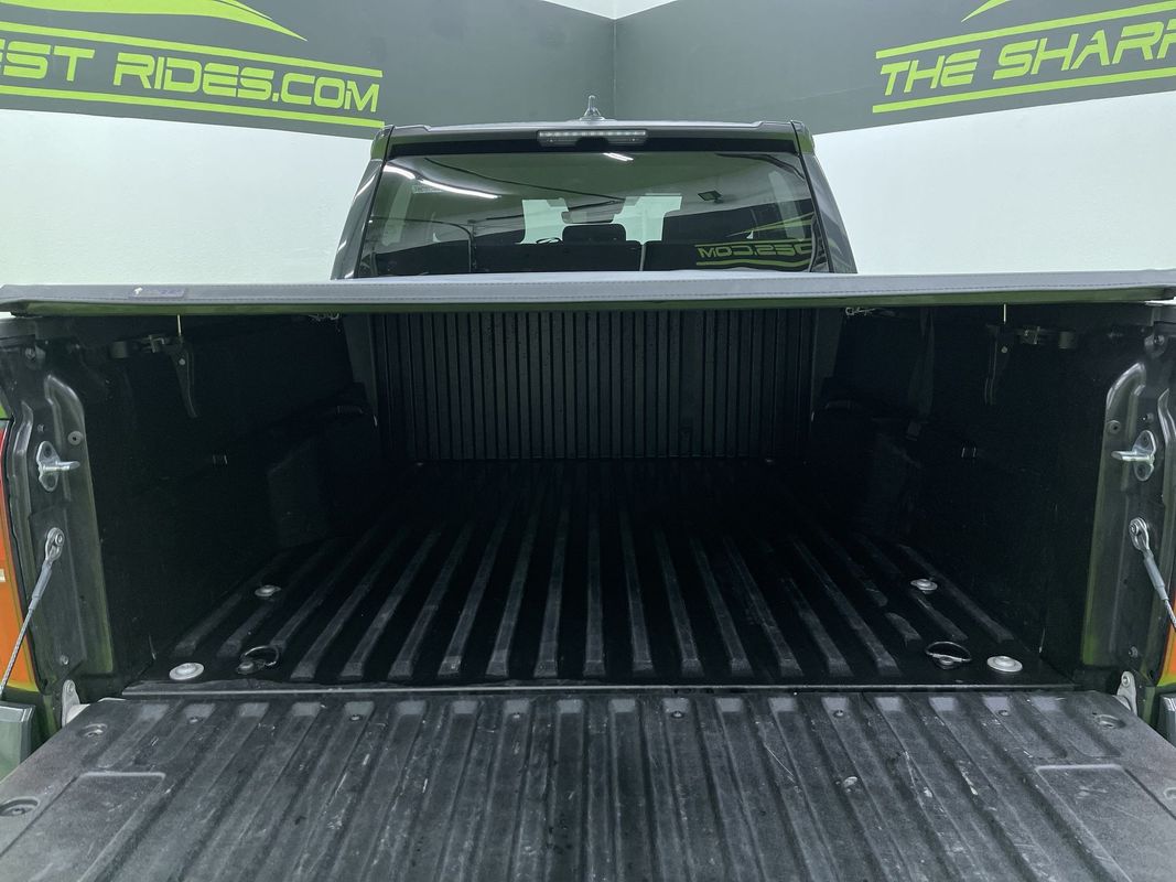 Vehicle image 27 of 29