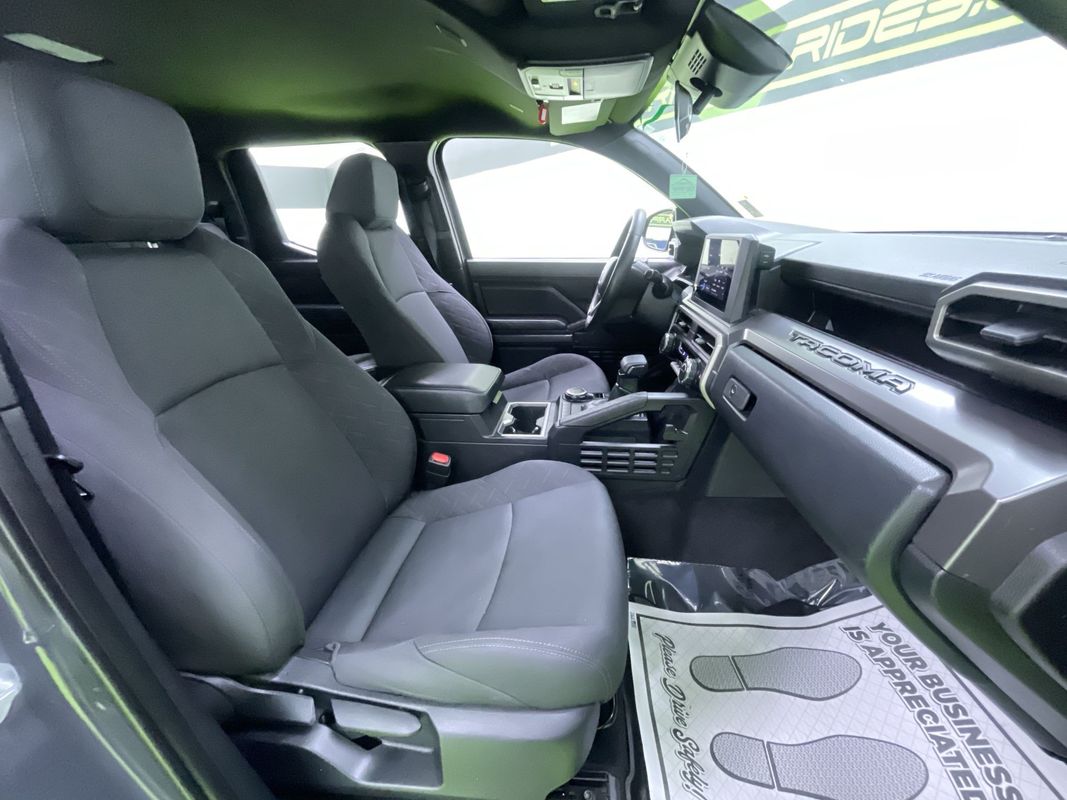 Vehicle image 28 of 29
