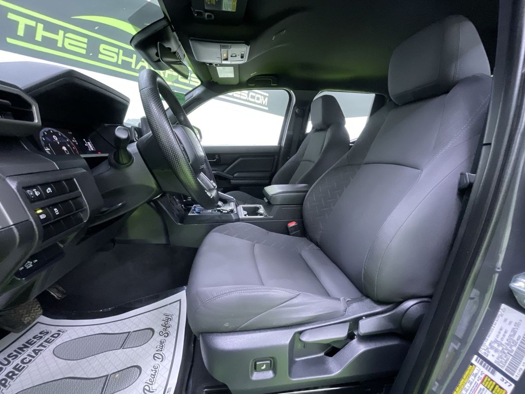 Vehicle image 17 of 29