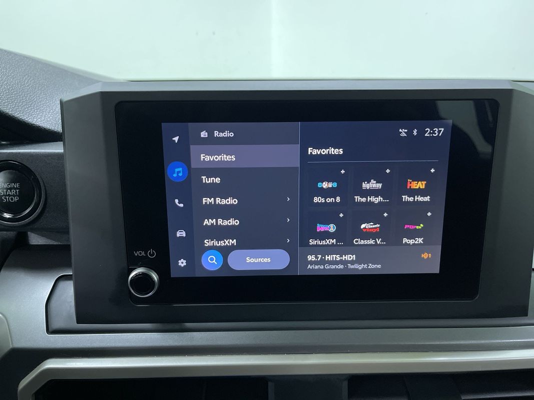 Vehicle image 21 of 29