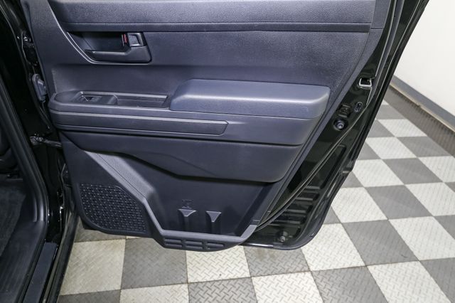 Vehicle image 31 of 50