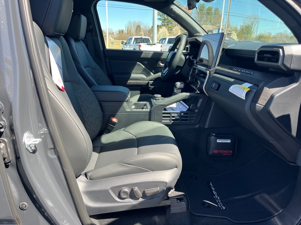 Vehicle image 11 of 32