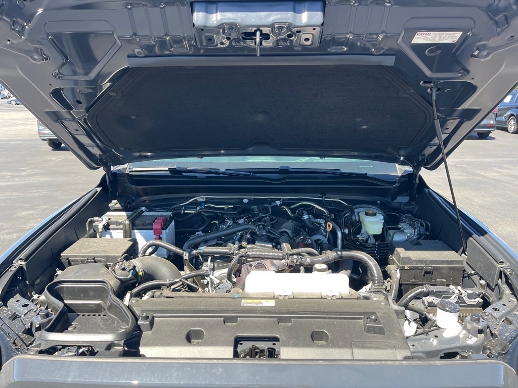 Vehicle image 31 of 32