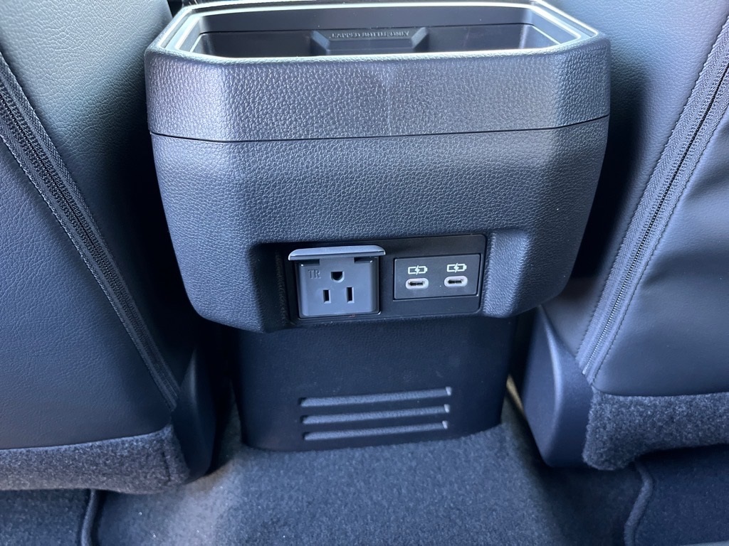 Vehicle image 13 of 32