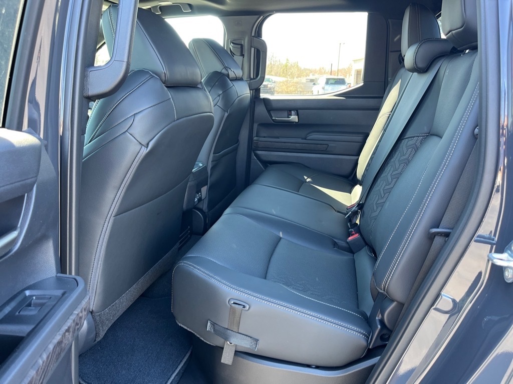 Vehicle image 14 of 32
