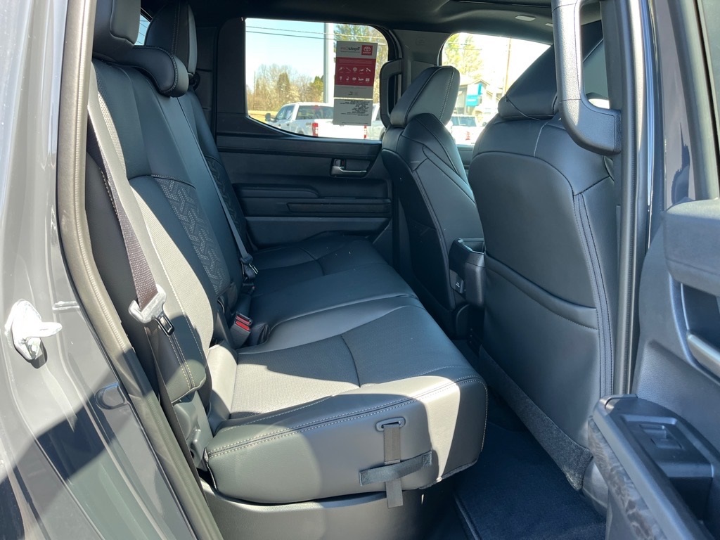Vehicle image 12 of 32