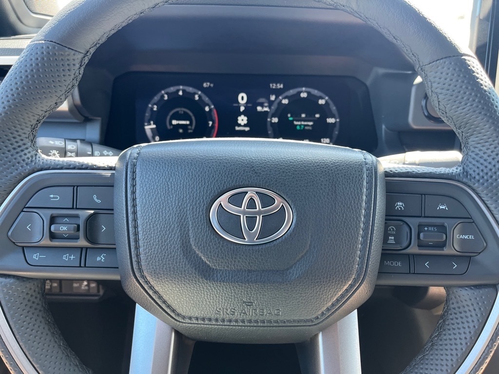 Vehicle image 21 of 32