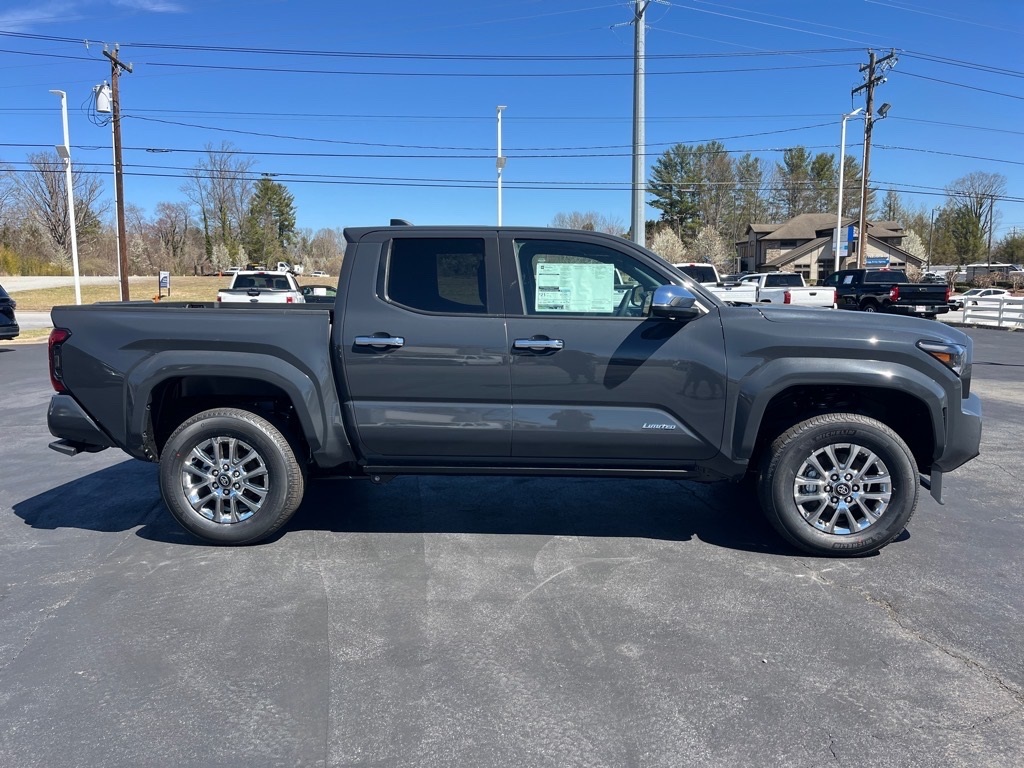 Vehicle image 4 of 32