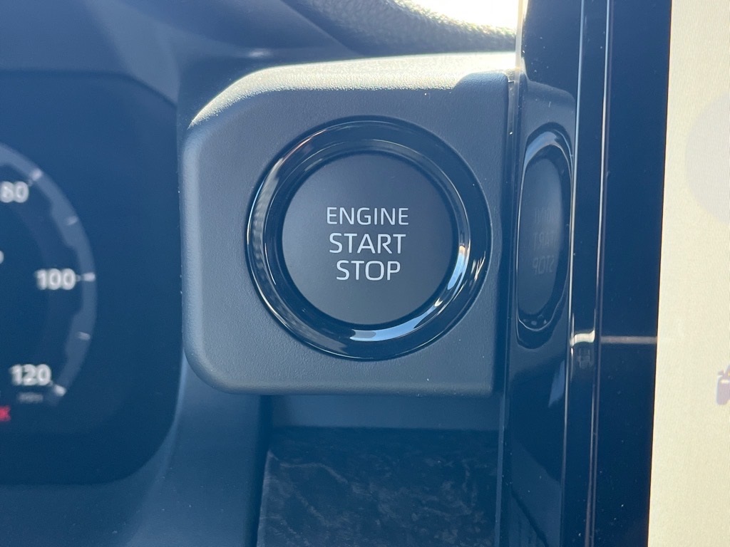 Vehicle image 22 of 32