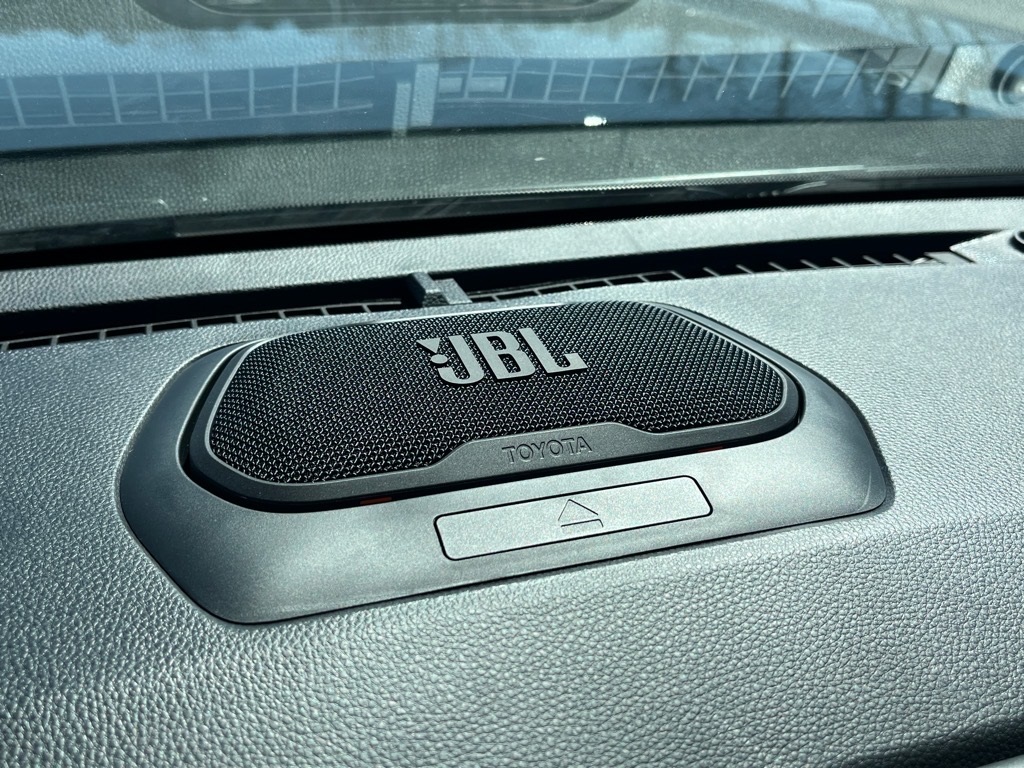 Vehicle image 20 of 32
