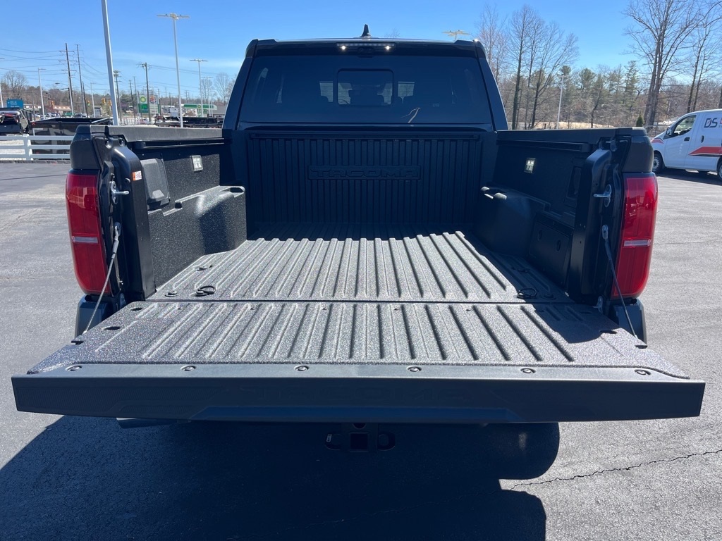 Vehicle image 29 of 32