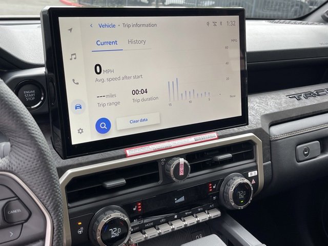 Vehicle image 27 of 32