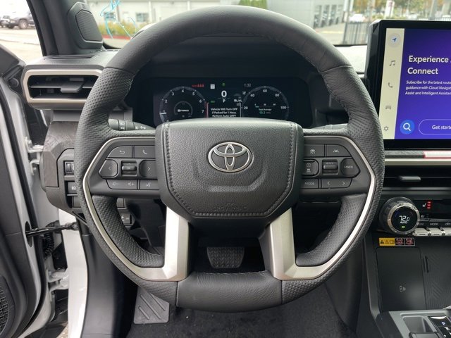 Vehicle image 21 of 32