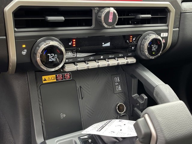 Vehicle image 26 of 32