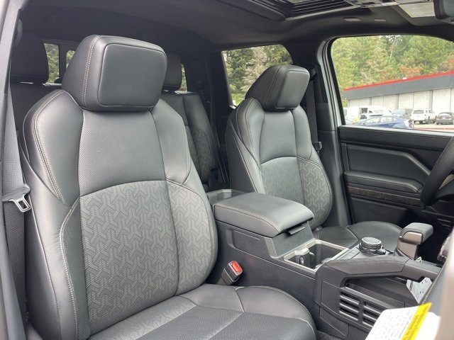Vehicle image 14 of 32