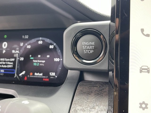 Vehicle image 24 of 32