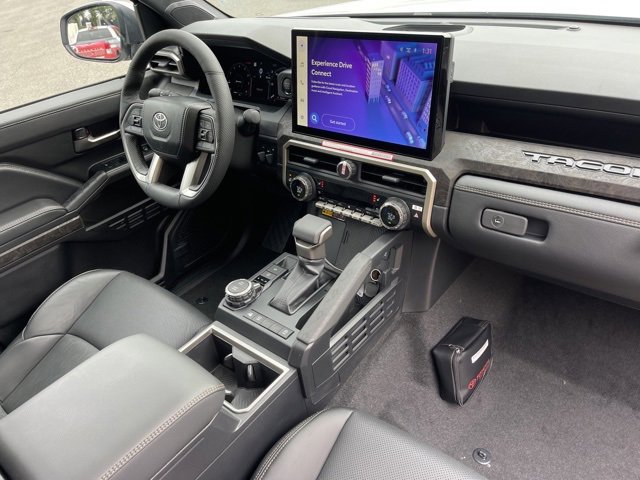 Vehicle image 15 of 32