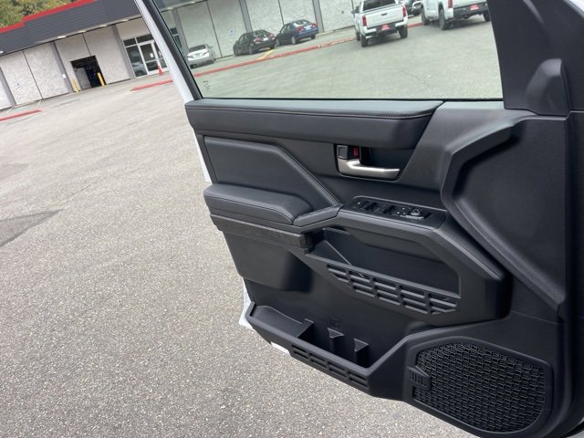 Vehicle image 19 of 32