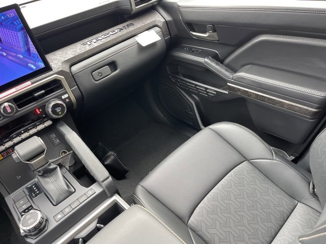 Vehicle image 11 of 32
