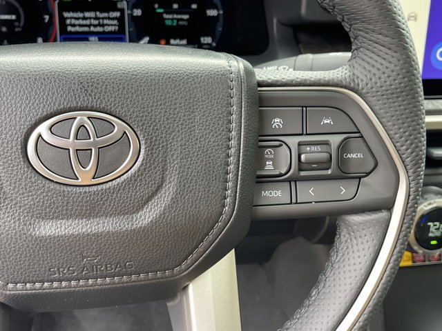 Vehicle image 23 of 32