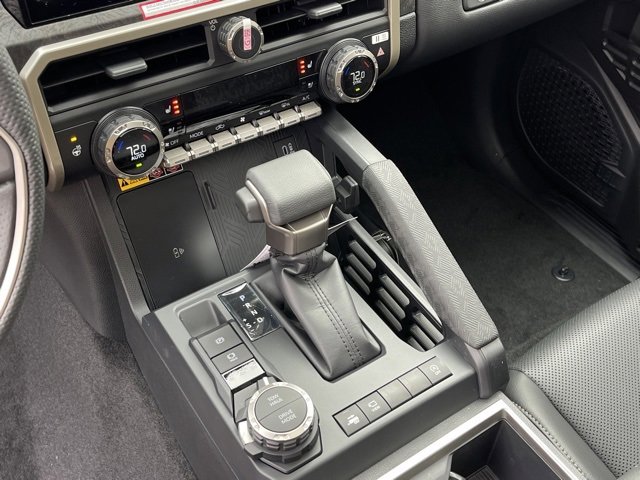 Vehicle image 25 of 32