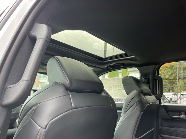 Vehicle image 12 of 32