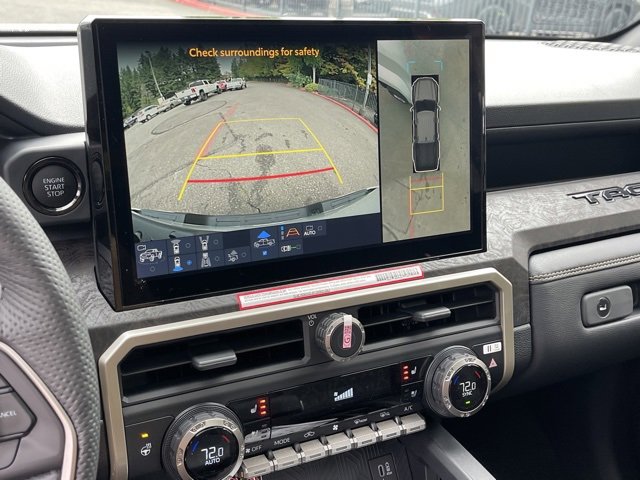 Vehicle image 28 of 32