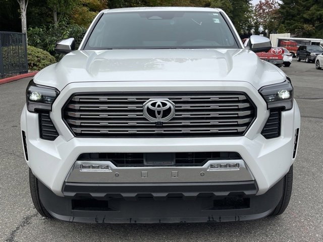 Vehicle image 8 of 32