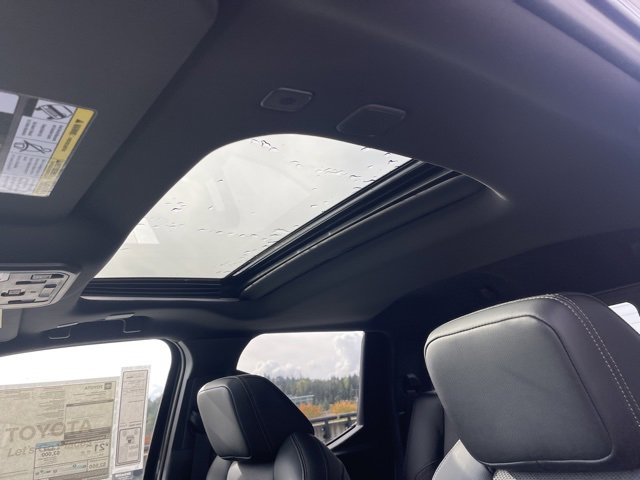 Vehicle image 18 of 31