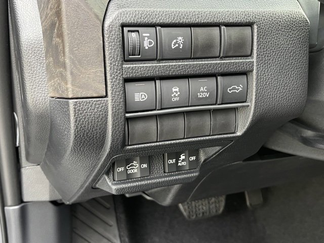 Vehicle image 17 of 31