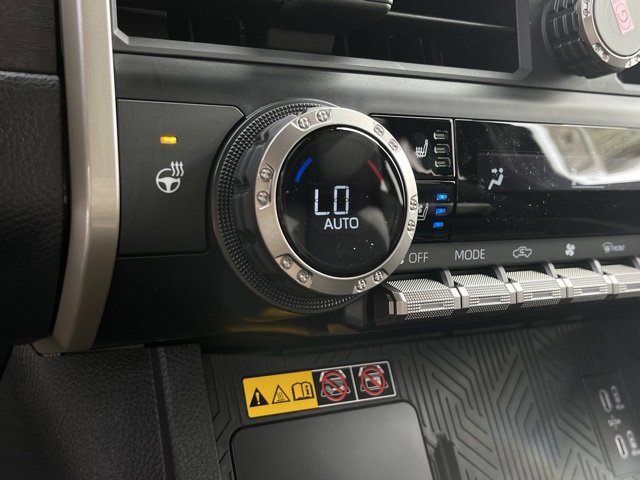 Vehicle image 26 of 31