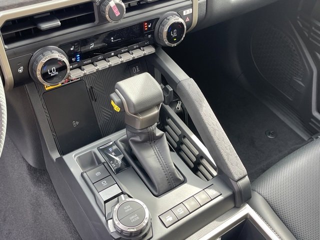 Vehicle image 24 of 31