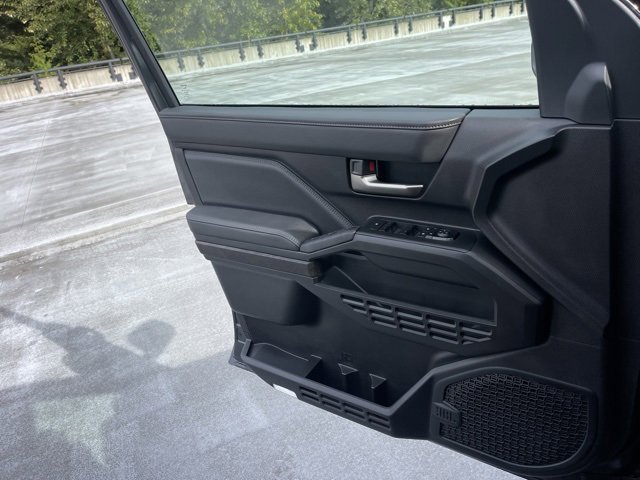 Vehicle image 19 of 31