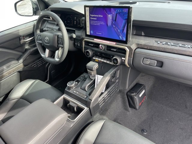 Vehicle image 15 of 31