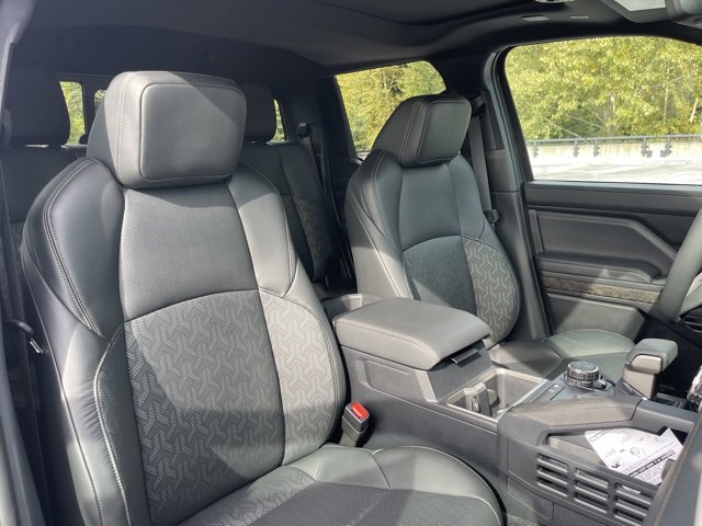 Vehicle image 14 of 31