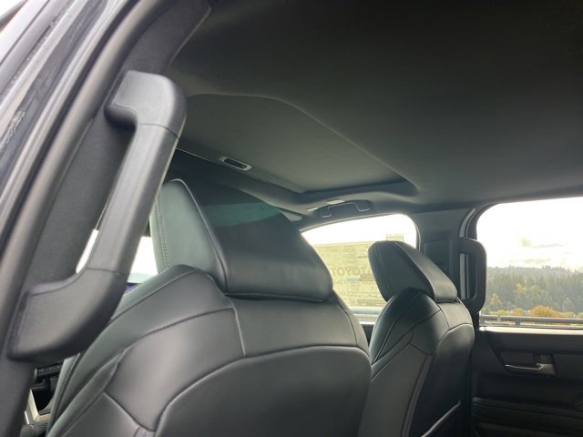 Vehicle image 12 of 31